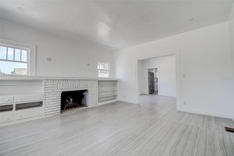 House in Saint Petersburg, Florida 4 bedrooms, 134.52 sq.m. № 1655610 - photo 10