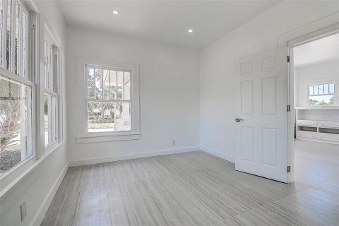 House in Saint Petersburg, Florida 4 bedrooms, 134.52 sq.m. № 1655610 - photo 21
