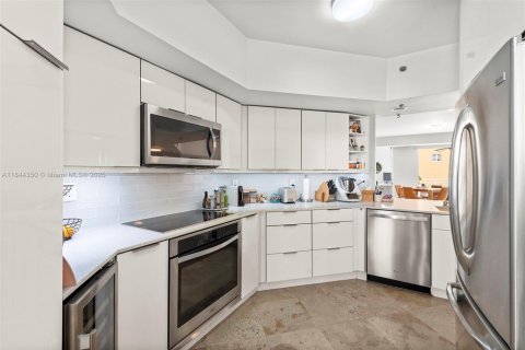 Condo in Miami Beach, Florida, 3 bedrooms  № 1841214 - photo 7
