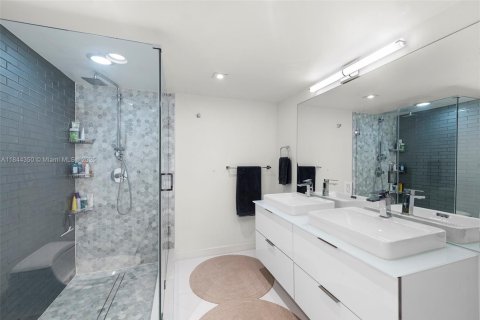 Condo in Miami Beach, Florida, 3 bedrooms  № 1841214 - photo 18
