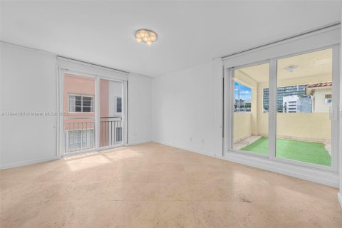 Condo in Miami Beach, Florida, 3 bedrooms  № 1841214 - photo 13