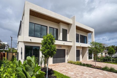 Townhouse in Fort Lauderdale, Florida 4 bedrooms, 218.41 sq.m. № 2194853 - photo 2