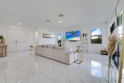 Купить виллу или дом в Майами, Флорида 4 спальни, 237.46м2, № 2019121 - фото 13