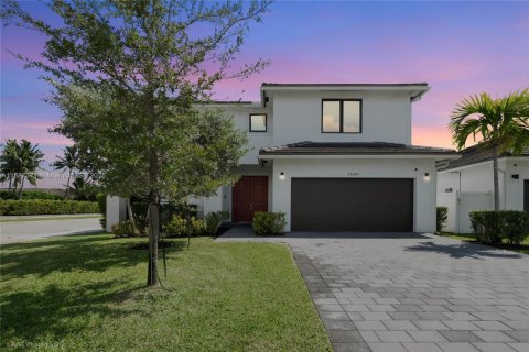 Дом в Майами, Флорида 4 спальни, 237.46м2 № 2019121