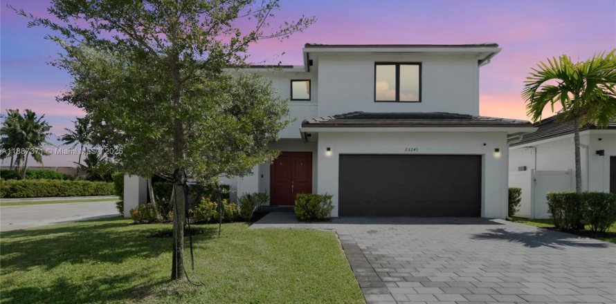 Дом в Майами, Флорида 4 спальни, 237.46м2 № 2019121