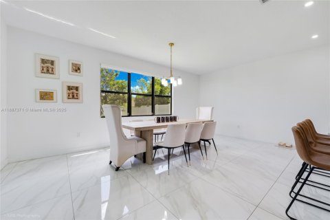 Купить виллу или дом в Майами, Флорида 4 спальни, 237.46м2, № 2019121 - фото 10