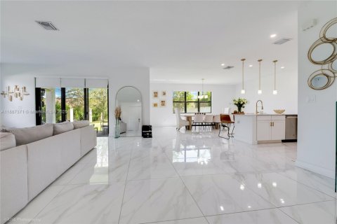 Купить виллу или дом в Майами, Флорида 4 спальни, 237.46м2, № 2019121 - фото 12