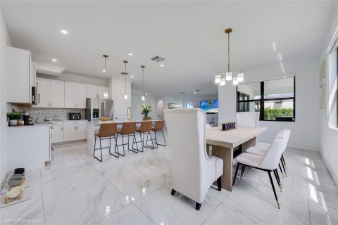 Купить виллу или дом в Майами, Флорида 4 спальни, 237.46м2, № 2019121 - фото 11