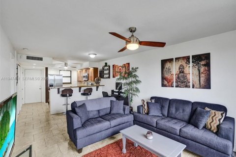 Снять в аренду кондоминиум в Помпано-Бич, Флорида 1 спальня, 75.25м2, № 2003549 - фото 14