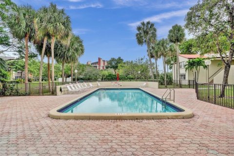 Снять в аренду кондоминиум в Помпано-Бич, Флорида 1 спальня, 75.25м2, № 2003549 - фото 23