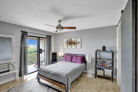 Снять в аренду кондоминиум в Помпано-Бич, Флорида 1 спальня, 75.25м2, № 2003549 - фото 30