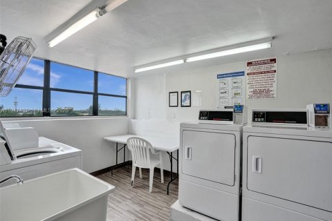 Снять в аренду кондоминиум в Помпано-Бич, Флорида 1 спальня, 75.25м2, № 2003549 - фото 26