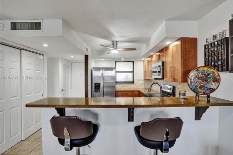 Снять в аренду кондоминиум в Помпано-Бич, Флорида 1 спальня, 75.25м2, № 2003549 - фото 18