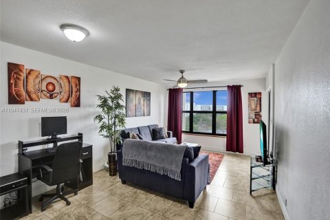 Снять в аренду кондоминиум в Помпано-Бич, Флорида 1 спальня, 75.25м2, № 2003549 - фото 2