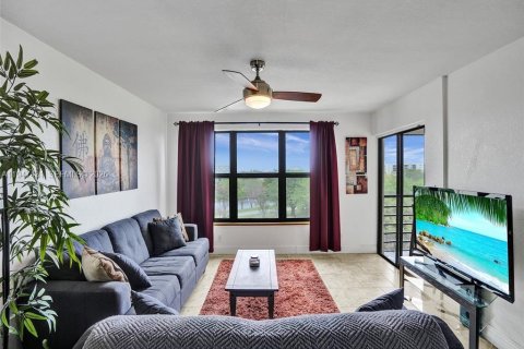 Снять в аренду кондоминиум в Помпано-Бич, Флорида 1 спальня, 75.25м2, № 2003549 - фото 15