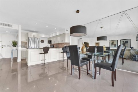 Copropriété à vendre à Hallandale Beach, Floride: 1 chambre, 78.97 m2 № 1986905 - photo 8