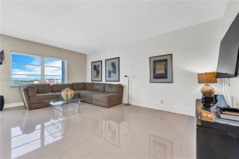 Copropriété à vendre à Hallandale Beach, Floride: 1 chambre, 78.97 m2 № 1986905 - photo 15
