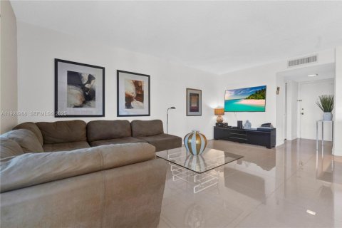 Copropriété à vendre à Hallandale Beach, Floride: 1 chambre, 78.97 m2 № 1986905 - photo 12