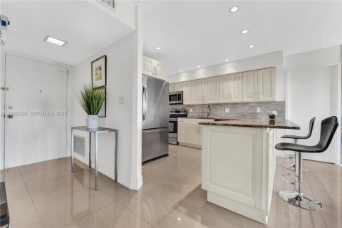 Copropriété à vendre à Hallandale Beach, Floride: 1 chambre, 78.97 m2 № 1986905 - photo 2
