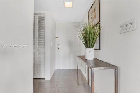 Copropriété à vendre à Hallandale Beach, Floride: 1 chambre, 78.97 m2 № 1986905 - photo 9