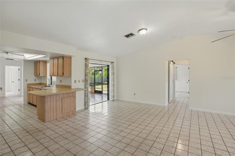 House in Cape Coral, Florida 3 bedrooms, 182.92 sq.m. № 1786199 - photo 9