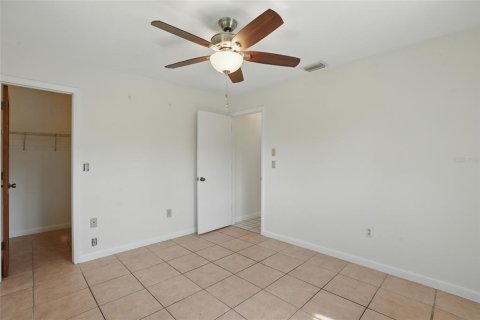 House in Cape Coral, Florida 3 bedrooms, 182.92 sq.m. № 1786199 - photo 23