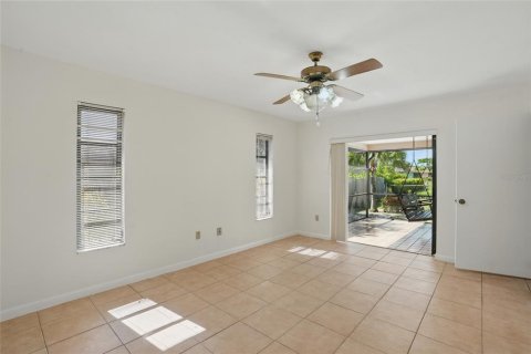 House in Cape Coral, Florida 3 bedrooms, 182.92 sq.m. № 1786199 - photo 27