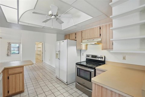 House in Cape Coral, Florida 3 bedrooms, 182.92 sq.m. № 1786199 - photo 11