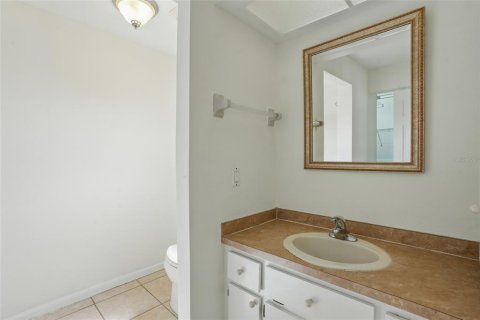 House in Cape Coral, Florida 3 bedrooms, 182.92 sq.m. № 1786199 - photo 28