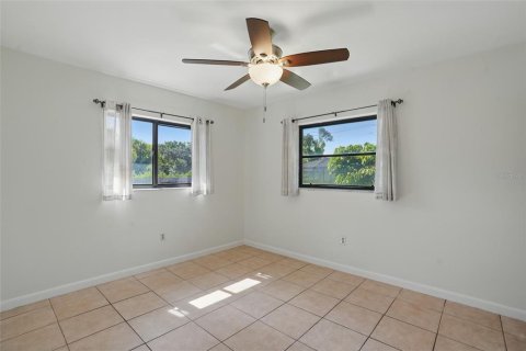 House in Cape Coral, Florida 3 bedrooms, 182.92 sq.m. № 1786199 - photo 24