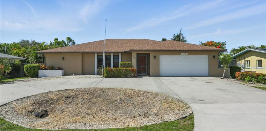 House in Cape Coral, Florida 3 bedrooms, 182.92 sq.m. № 1786199