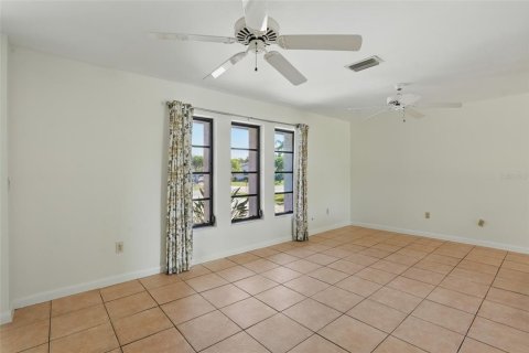 House in Cape Coral, Florida 3 bedrooms, 182.92 sq.m. № 1786199 - photo 5