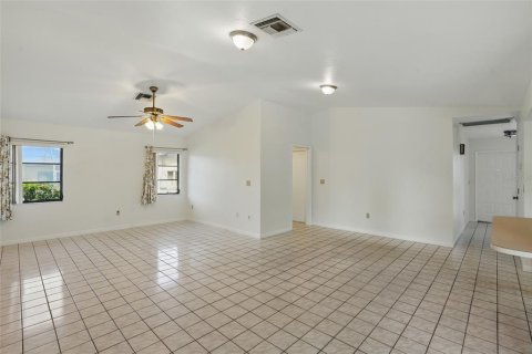 House in Cape Coral, Florida 3 bedrooms, 182.92 sq.m. № 1786199 - photo 8