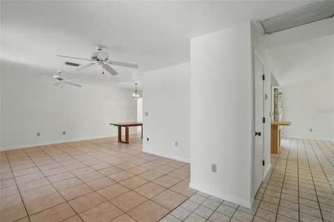 House in Cape Coral, Florida 3 bedrooms, 182.92 sq.m. № 1786199 - photo 18