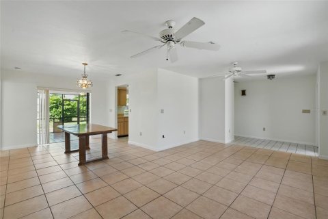 House in Cape Coral, Florida 3 bedrooms, 182.92 sq.m. № 1786199 - photo 17
