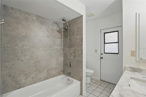 House in Cape Coral, Florida 3 bedrooms, 182.92 sq.m. № 1786199 - photo 21