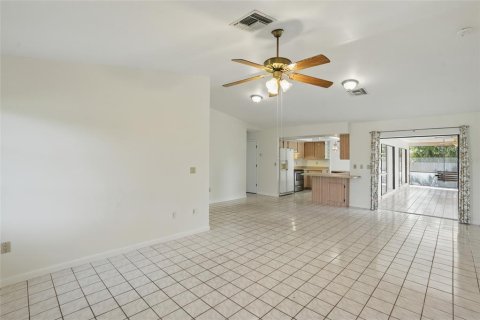 House in Cape Coral, Florida 3 bedrooms, 182.92 sq.m. № 1786199 - photo 7