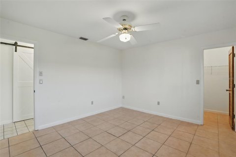 House in Cape Coral, Florida 3 bedrooms, 182.92 sq.m. № 1786199 - photo 20