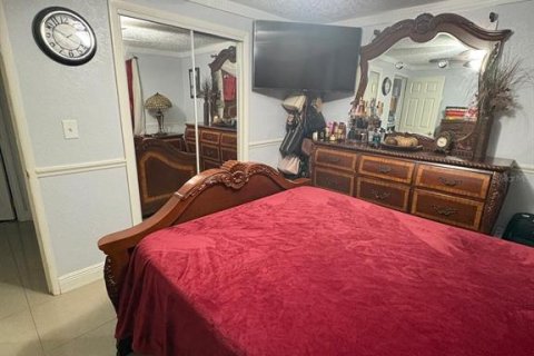 House in Tampa, Florida 5 bedrooms, 110.18 sq.m. № 2202994 - photo 12