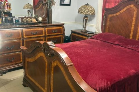 House in Tampa, Florida 5 bedrooms, 110.18 sq.m. № 2202994 - photo 11