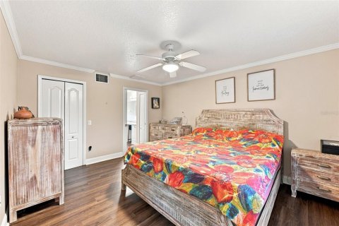 House in New Port Richey, Florida 3 bedrooms, 165.18 sq.m. № 2349440 - photo 16