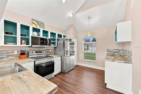 House in New Port Richey, Florida 3 bedrooms, 165.18 sq.m. № 2349440 - photo 12