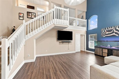 House in New Port Richey, Florida 3 bedrooms, 165.18 sq.m. № 2349440 - photo 5
