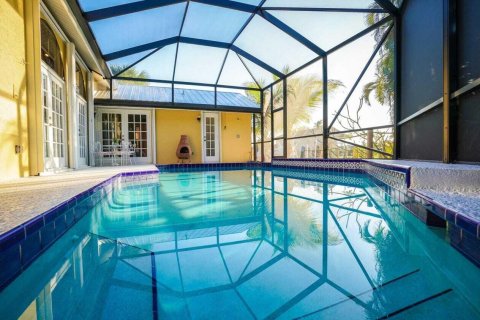 Casa en alquiler en Hutchinson Island South, Florida, 3 dormitorios, 221.01 m2 № 1061039 - foto 1