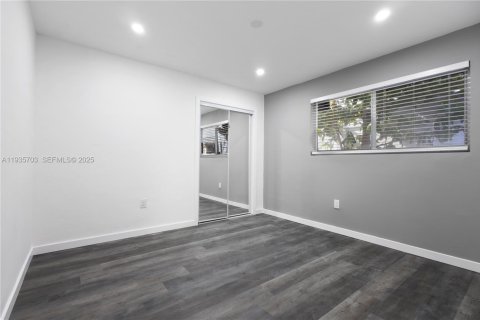 Casa en alquiler en Miami, Florida, 2 dormitorios, 184.69 m2 № 1993845 - foto 10