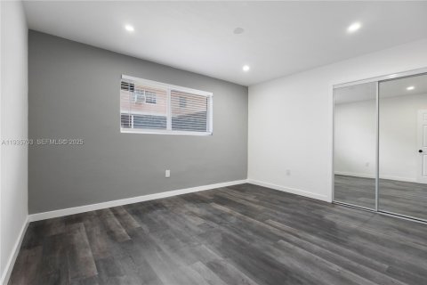 Casa en alquiler en Miami, Florida, 2 dormitorios, 184.69 m2 № 1993845 - foto 13