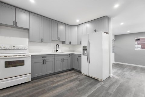 Casa en alquiler en Miami, Florida, 2 dormitorios, 184.69 m2 № 1993845 - foto 7