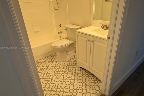 Снять в аренду кондоминиум в Дорал, Флорида 3 спальни, 117.06м2, № 2050342 - фото 4