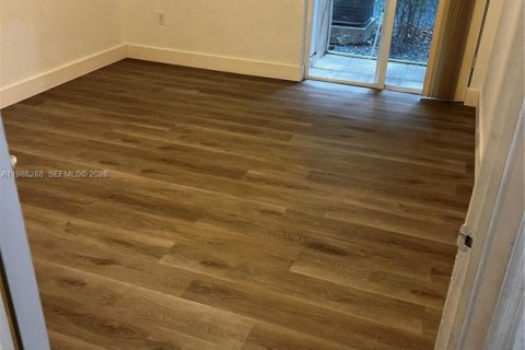 Снять в аренду кондоминиум в Дорал, Флорида 3 спальни, 117.06м2, № 2050342 - фото 12