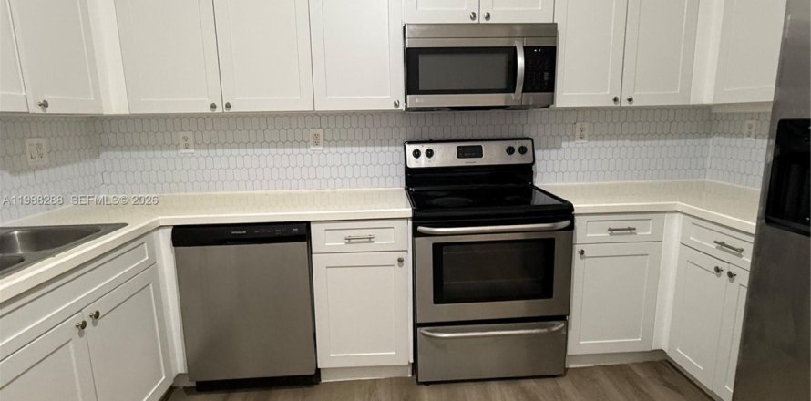 Кондоминиум с 3 спальнями в Дорал, Флорида № 2050342